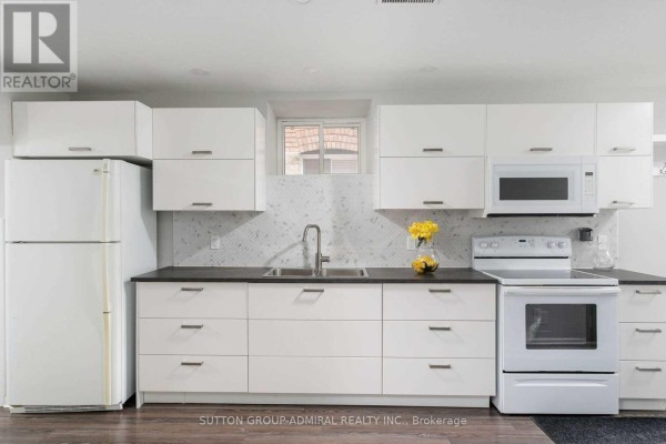 Bsmnt - 278 Armadale Avenue, Toronto, ON M6S3X4 Photo 5