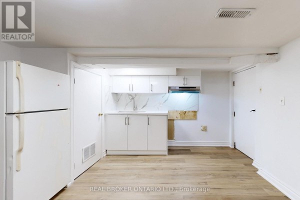 Bedroom - Bsmt - 102 Bowie Avenue, Toronto, ON M6E2P7 Photo 4