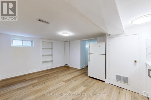 Bsmt - 102 Bowie Avenue, Toronto, ON M6E2P7 Photo 5