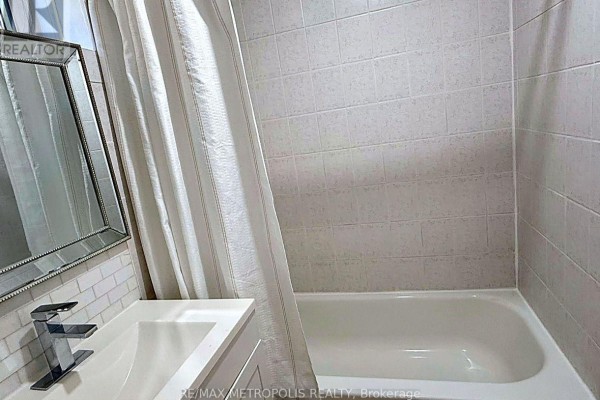 Bsmt - 1128 A Glen Eden Court, Pickering, ON L1V6N8 Photo 3