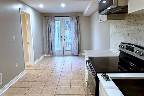 Bsmt - 1128 A Glen Eden Court, Pickering, ON L1V6N8 Photo 4