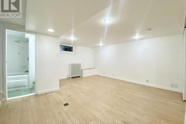 Kitchen - Bsmt - 114 Bellefair Avenue, Toronto, ON M4L3T8 Photo 3