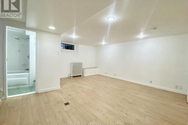 Primary Bedroom - Bsmt - 114 Bellefair Avenue, Toronto, ON M4L3T8 Photo 4