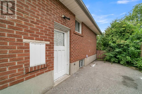 Bsmt - 117 Cabot Street, Oshawa, ON L1J5R8 Photo 3