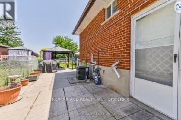 Kitchen - Bsmt - 127 Poplar Road, Toronto, ON M1E1Z5 Photo 2