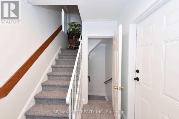 Bsmt - 168 Strathnairn Avenue, Toronto, ON, photo 3