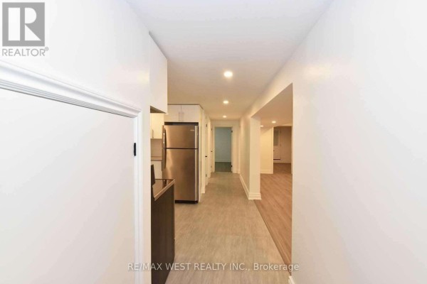 Bsmt - 168 Strathnairn Avenue, Toronto, ON M6M2G1 Photo 5