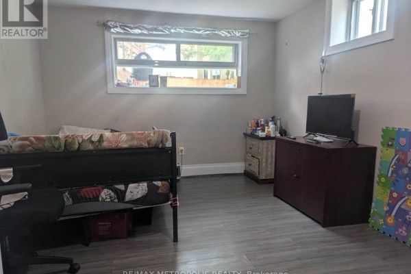 Bsmt - 181 Flora Drive, Toronto, ON M1P1B1 Photo 5