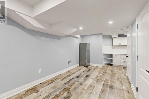 Kitchen - Bsmt - 186 Wainscot Avenue, Newmarket, ON L3X2X4 Photo 5
