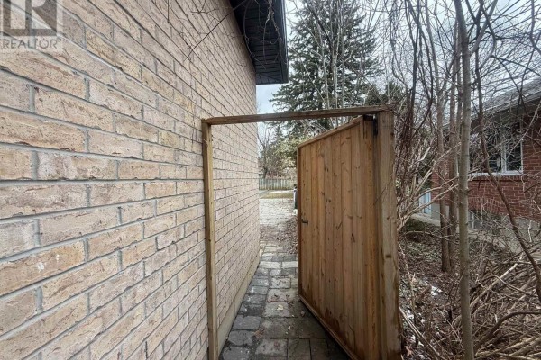 Bsmt - 19 Honeybourne Crescent, Markham, ON, photo 2