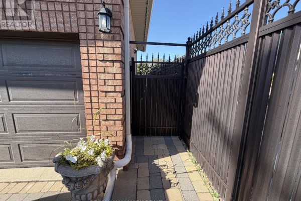 Bsmt - 190 Falstaff Avenue, Toronto, ON M6L3C3 Photo 2