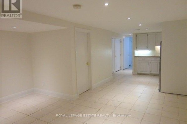 Bsmt - 190 Wineva Avenue, Toronto, ON M4E2T4 Photo 5