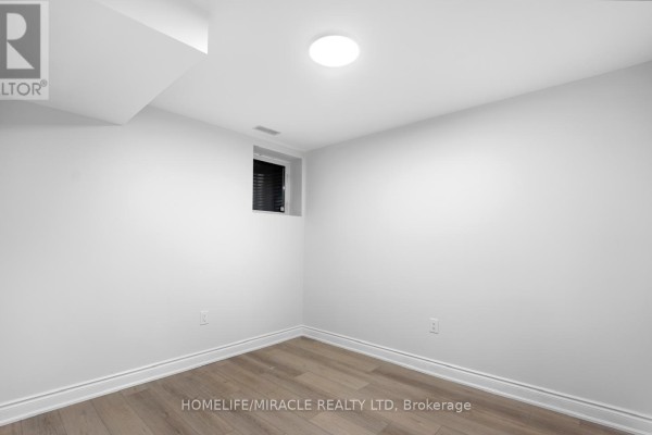Bsmt - 21 Palm Tree Road, Brampton, ON L6V4N9 Photo 5