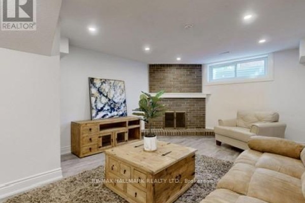 Bsmt - 238 Rumble Avenue, Richmond Hill, ON L4C4G7 Photo 3