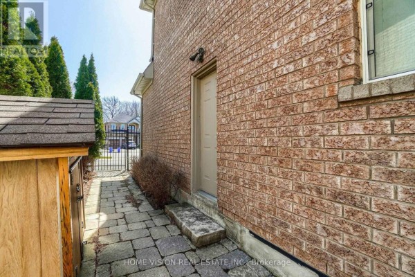 Kitchen - Bsmt - 24 Sandbanks Drive E, Richmond Hill, ON L4E4K7 Photo 3