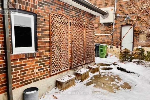 Bsmt - 27 Oakview Avenue, Toronto, ON M6P3J3 Photo 4