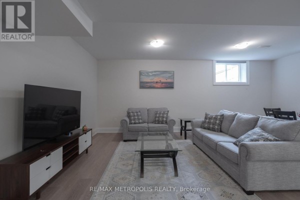 Bsmt - 34 Euclid Avenue, Toronto, ON M6J2J6 Photo 4