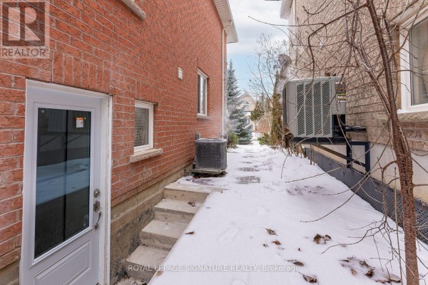 Bsmt - 353 Wood Duck Lane, Newmarket, ON L3X2X8 Photo 4