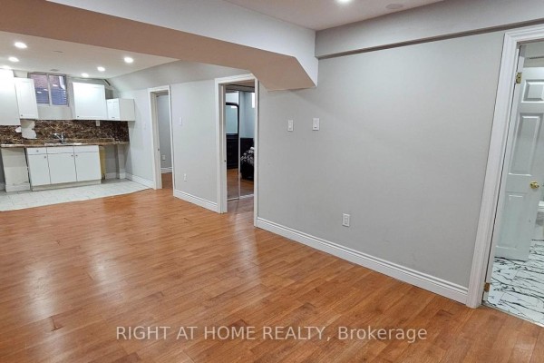 Bsmt - 3662 Golden Locust Drive, Mississauga, ON L5N8N7 Photo 3