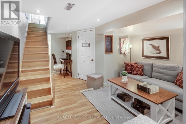 Kitchen - Bsmt - 4 Linton Avenue, Toronto, ON M1N1W6 Photo 3