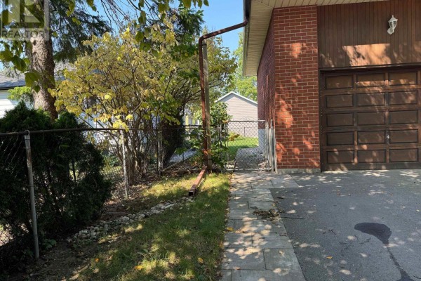 Bsmt - 404 Trent Street W, Whitby, ON, photo 2
