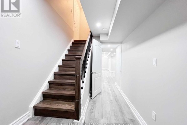 Bsmt - 43 Portage Avenue, Richmond Hill, ON, photo 3