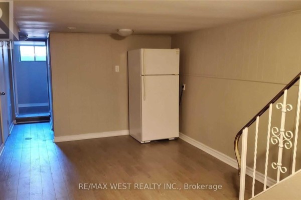 Bsmt - 508 Concord Avenue, Toronto, ON M6H2P8 Photo 3