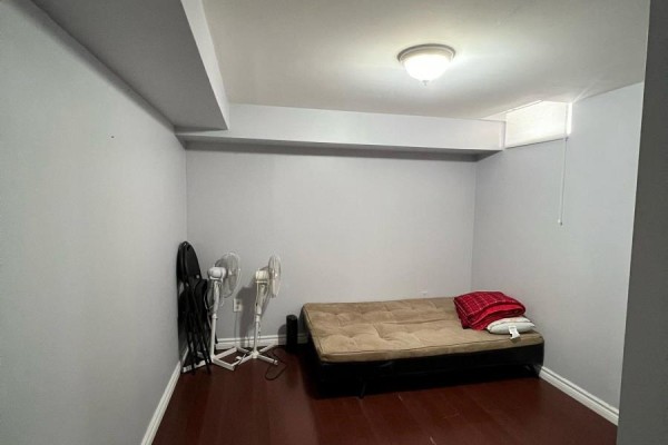 Bsmt - 5884 Chorley Place, Mississauga, ON L5M5L7 Photo 5