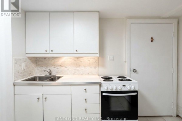 Kitchen - Bsmt - 589 Annette Street, Toronto, ON M6S2C3 Photo 3