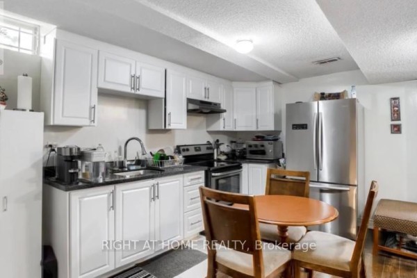 Bsmt - 5967 Leeside Crescent, Mississauga, ON L5M5L9 Photo 2