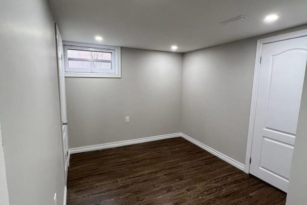 Bsmt - 6 Mid Pines Road, Toronto, ON M1G2L6 Photo 4
