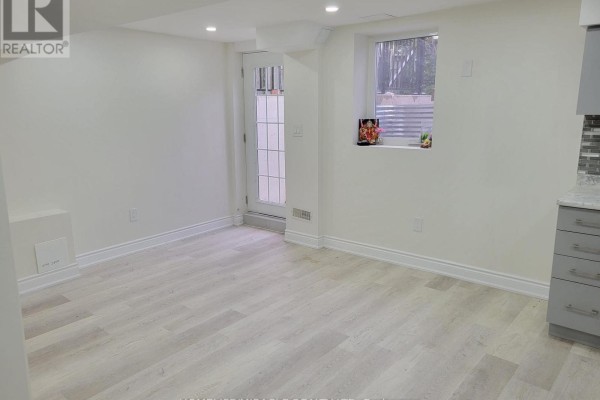 Bsmt - 6959 Tassel Crescent, Mississauga, ON L5W1G9 Photo 3