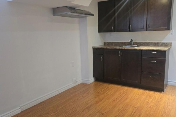 Dining room - Bsmt - 7218 Lulworth Court, Mississauga, ON L5N7X2 Photo 2