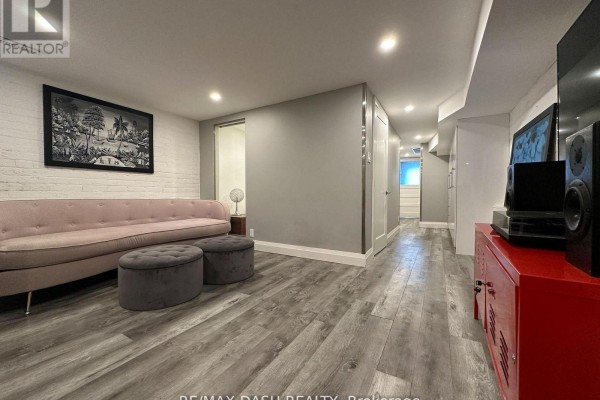 Bsmt - 725 Palmerston Avenue W, Toronto, ON M6G2P6 Photo 2