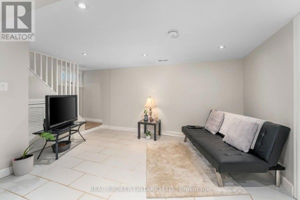 Bsmt - 77 Wellington Street E, Barrie, ON L4M2C3 Photo 4