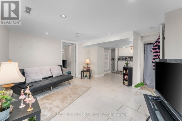 Bsmt - 77 Wellington Street E, Barrie, ON L4M2C3 Photo 5