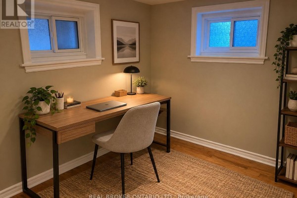 Primary Bedroom - Bsmt - 988 Cosburn Avenue, Toronto, ON M4C2X1 Photo 4