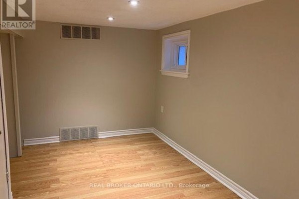 Bsmt - 988 Cosburn Avenue, Toronto, ON M4C2X1 Photo 5