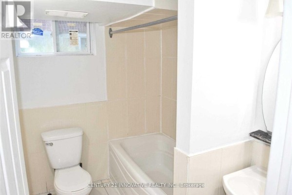 Den - Bsmt 1+1 - 985 Victoria Park Avenue, Toronto, ON M4B2J4 Photo 3