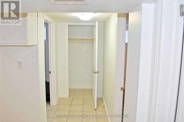 Bsmt 1+1 - 985 Victoria Park Avenue, Toronto, ON M4B2J4 Photo 5
