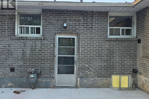 Kitchen - Bsmt 1 - 706 Leaside Street, Pickering, ON L1W2X1 Photo 3