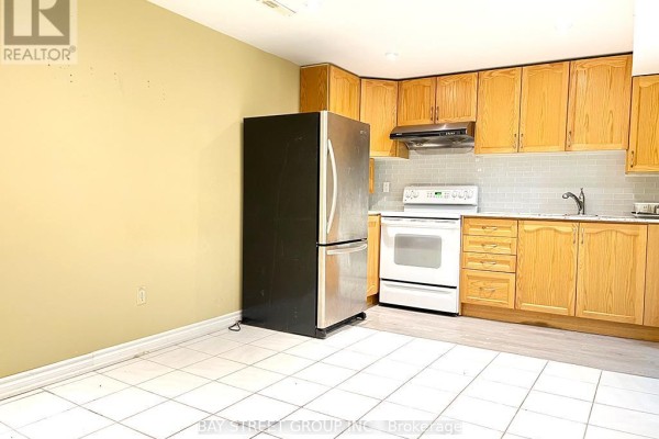 Kitchen - Bsmt 50 Coppard Ave, Markham, ON L3S2N3 Photo 4