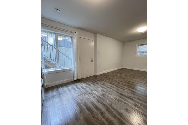 Bsmt 7333 194 Street, Surrey, BC V4N5Y1 Photo 4