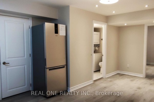 Bsmt B - 22 Cloverridge Avenue, East Gwillimbury, ON, photo 3