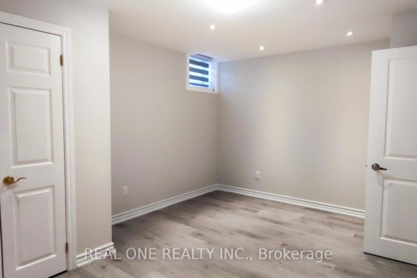 Bsmt B - 22 Cloverridge Avenue, East Gwillimbury, ON L9N0V3 Photo 4