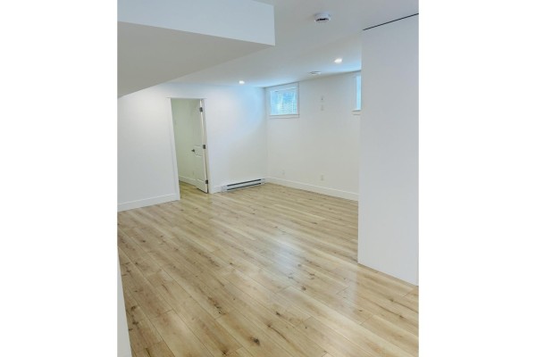 Bsmt Suite-17291 1 Avenue, Surrey, BC V3Z9R2 Photo 5