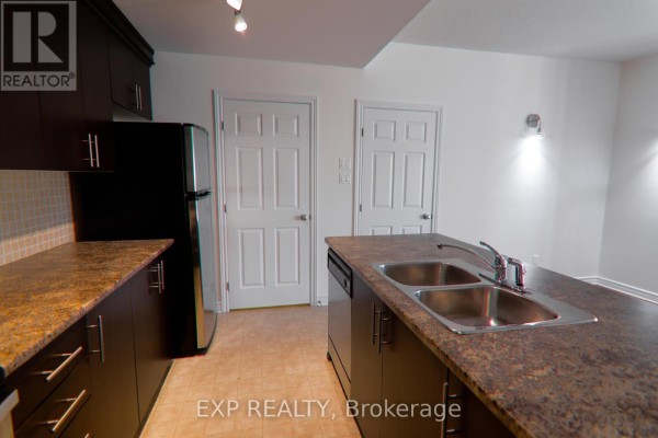 Kitchen - C - 137 Harthill Way, Ottawa, ON K2J5V1 Photo 4