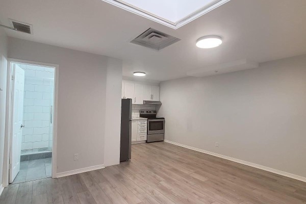 Close-up of a white corner kitchen with white subway tile backsplash. - C - 201 Augusta Avenue, Toronto