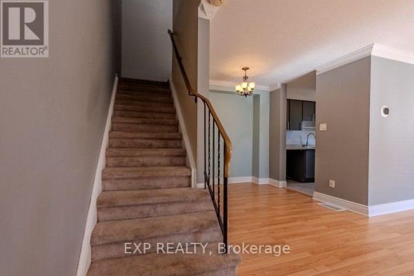 Dining room - C - 37 Forester Crescent, Ottawa, ON K2H8Y3 Photo 4