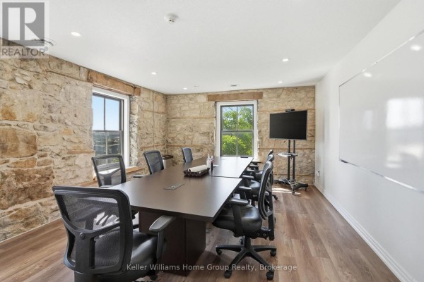 C - 49 Norfolk Street, Guelph, ON N1H4J1 Photo 4